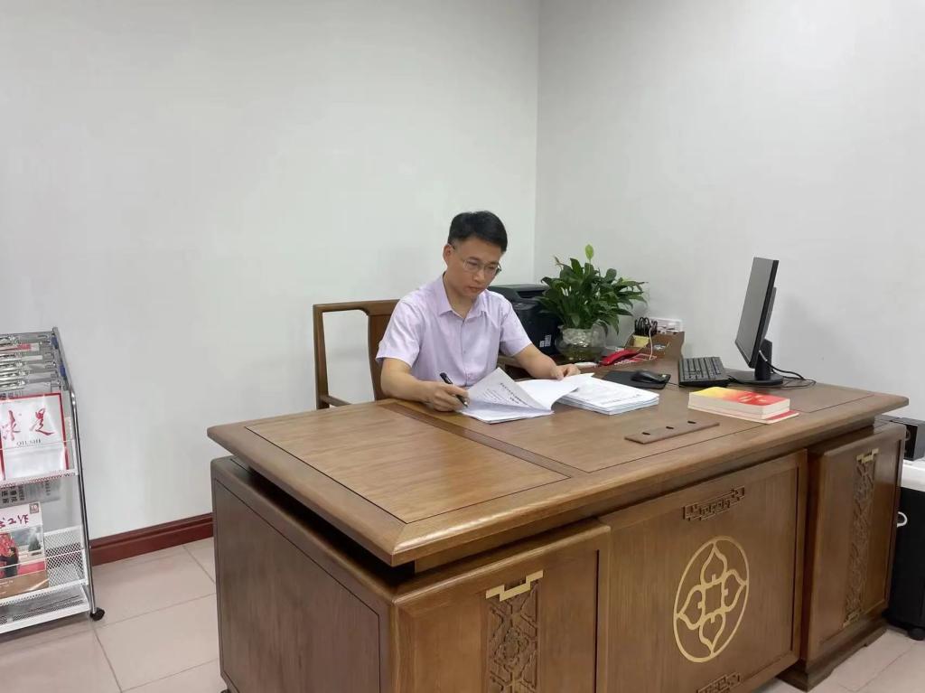 乐动(中国)校友许云获评第六届  广东省“人民满意的公务员”称号